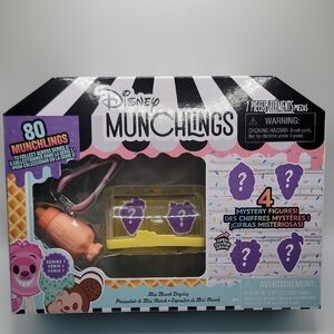 Disney Munchlings  4 Mystery Figures... Mini Munch Display.